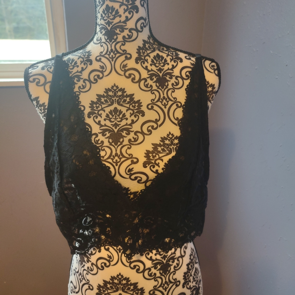 Black No Wire Lace Bra NWOT